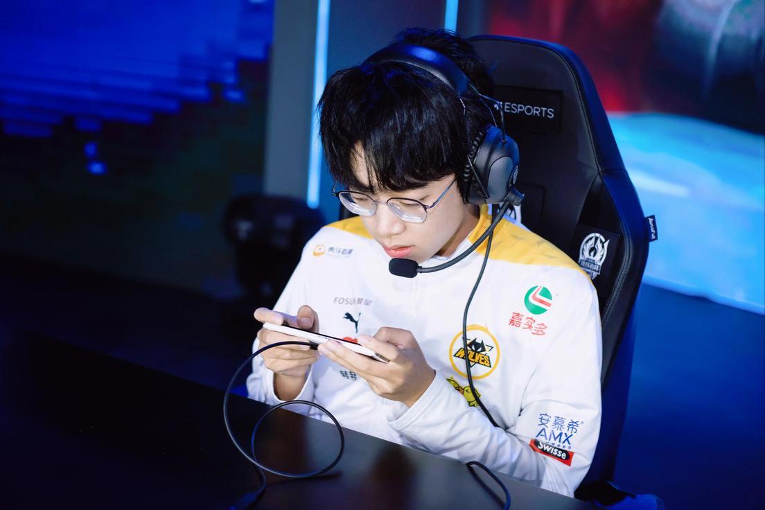 开云体育入口-DFM轻取EDG，Ming线上压制力十足宿命之战小组赛，让粉丝疯狂欢呼