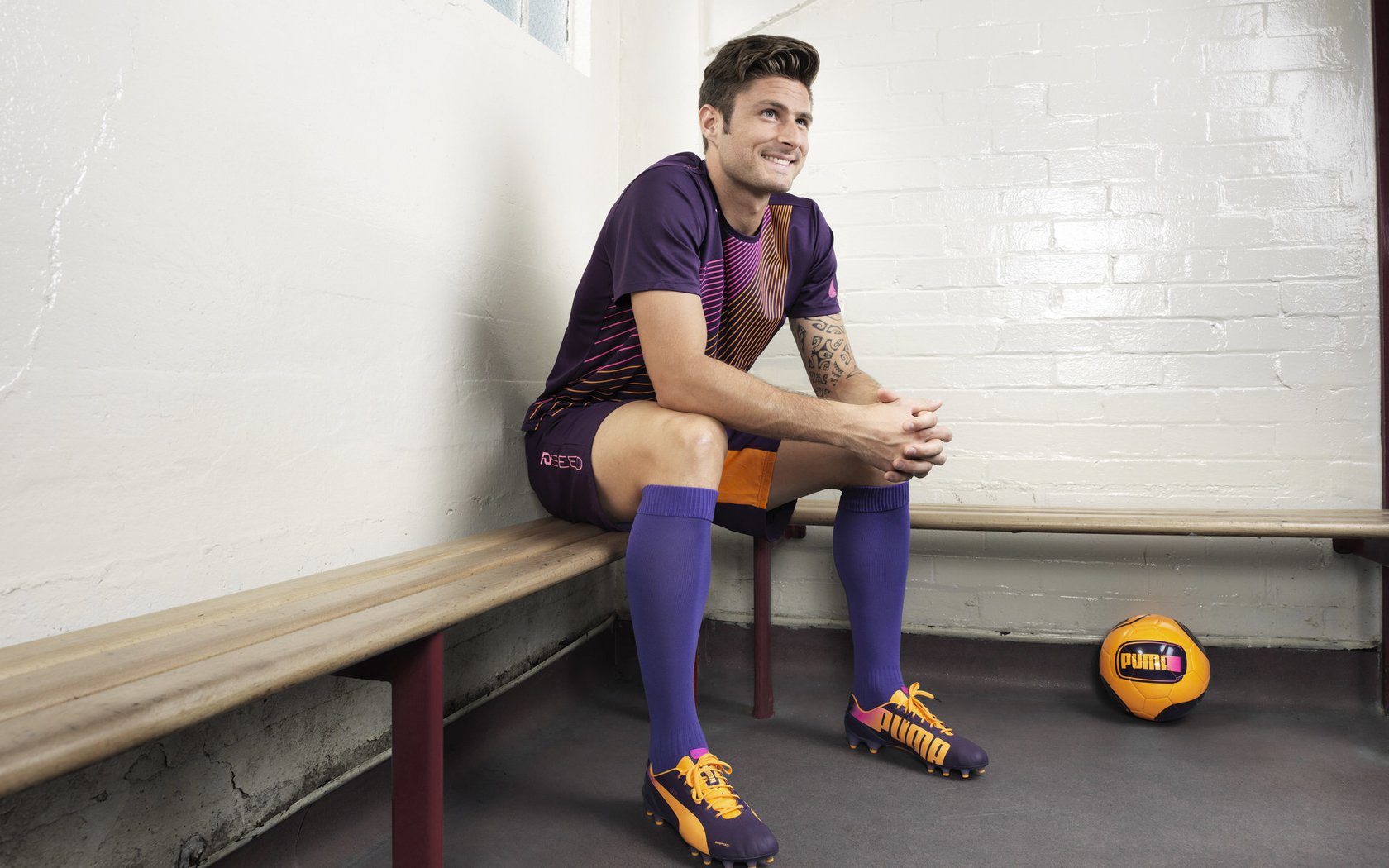 开云下载-阿尔瓦雷斯天神下凡！一战封神数据碾压，佛罗伦萨的胜利密码全在他手中